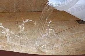 灵宝漏水维修 免砸砖防水材料该如何施工